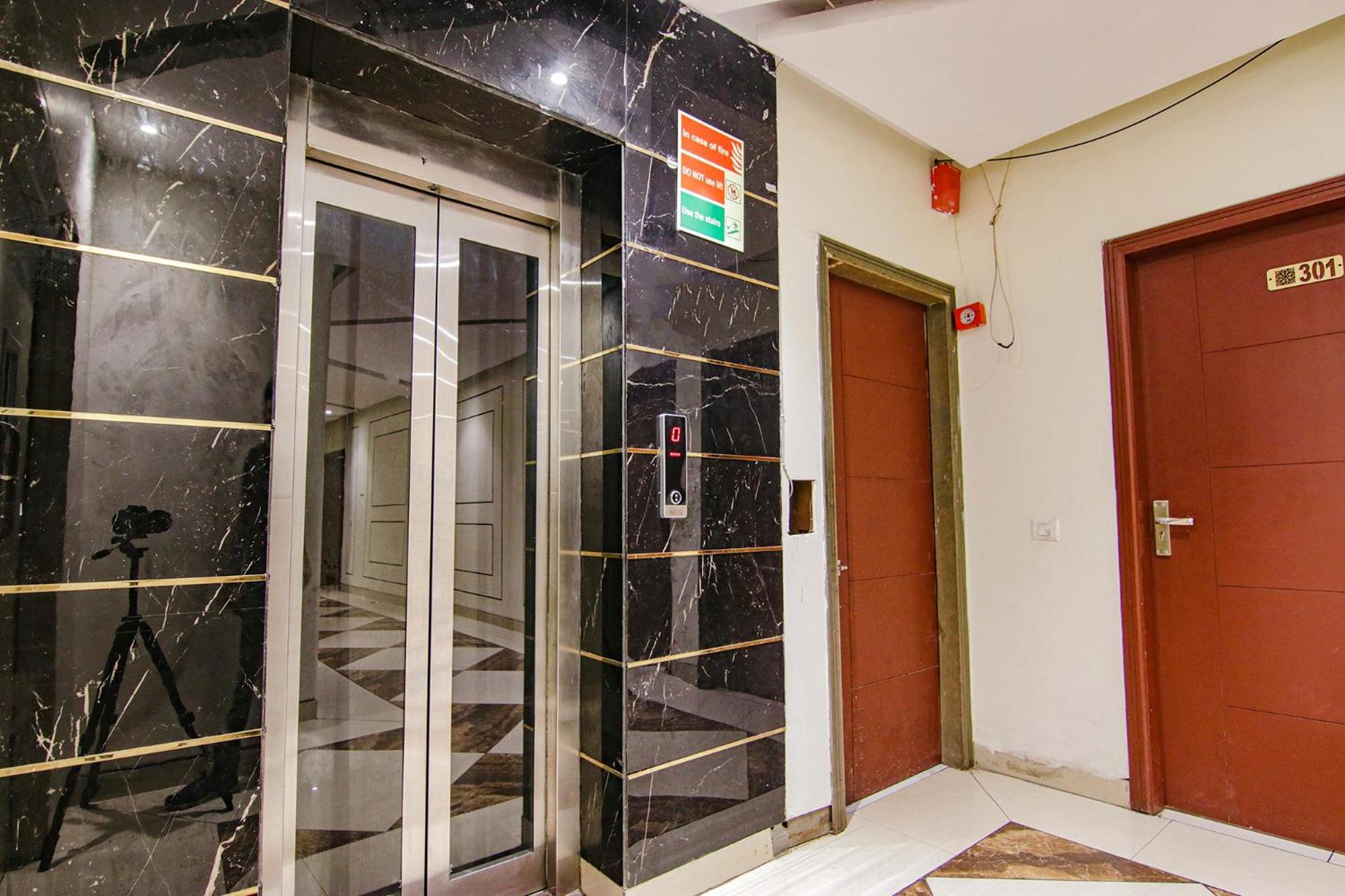 Fabhotel Golden Glory Nova Deli Exterior foto